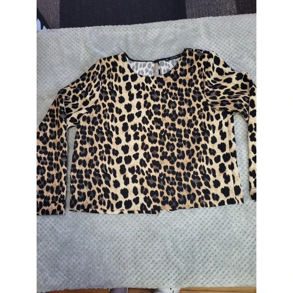 EUC Zara Basics leopard print flyaway long sleeve blouse size xl